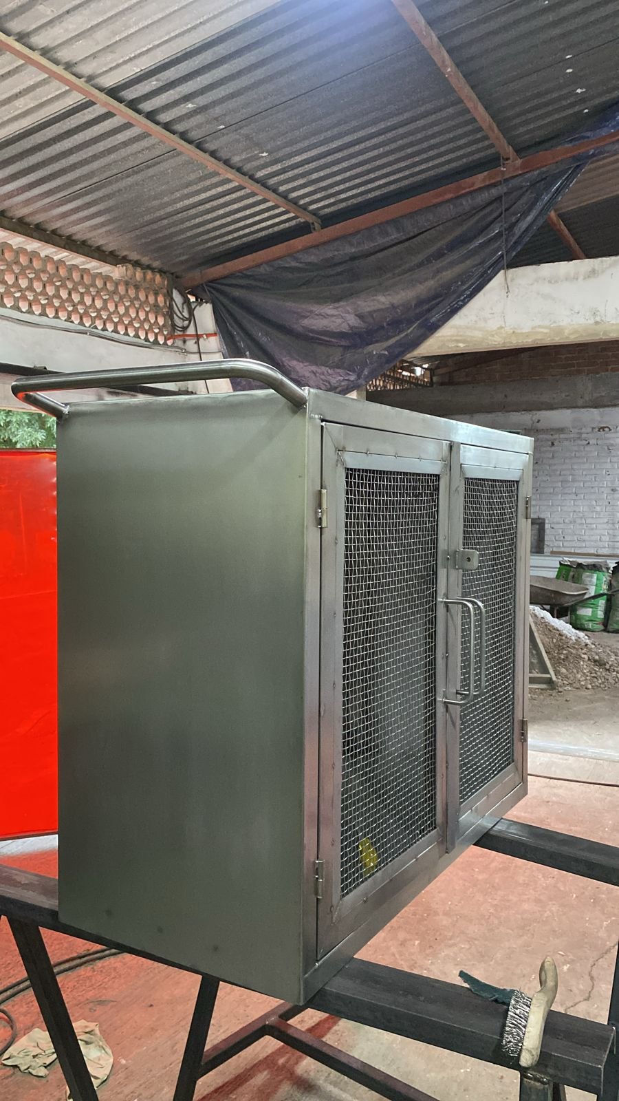 Gabinete de protección en taller